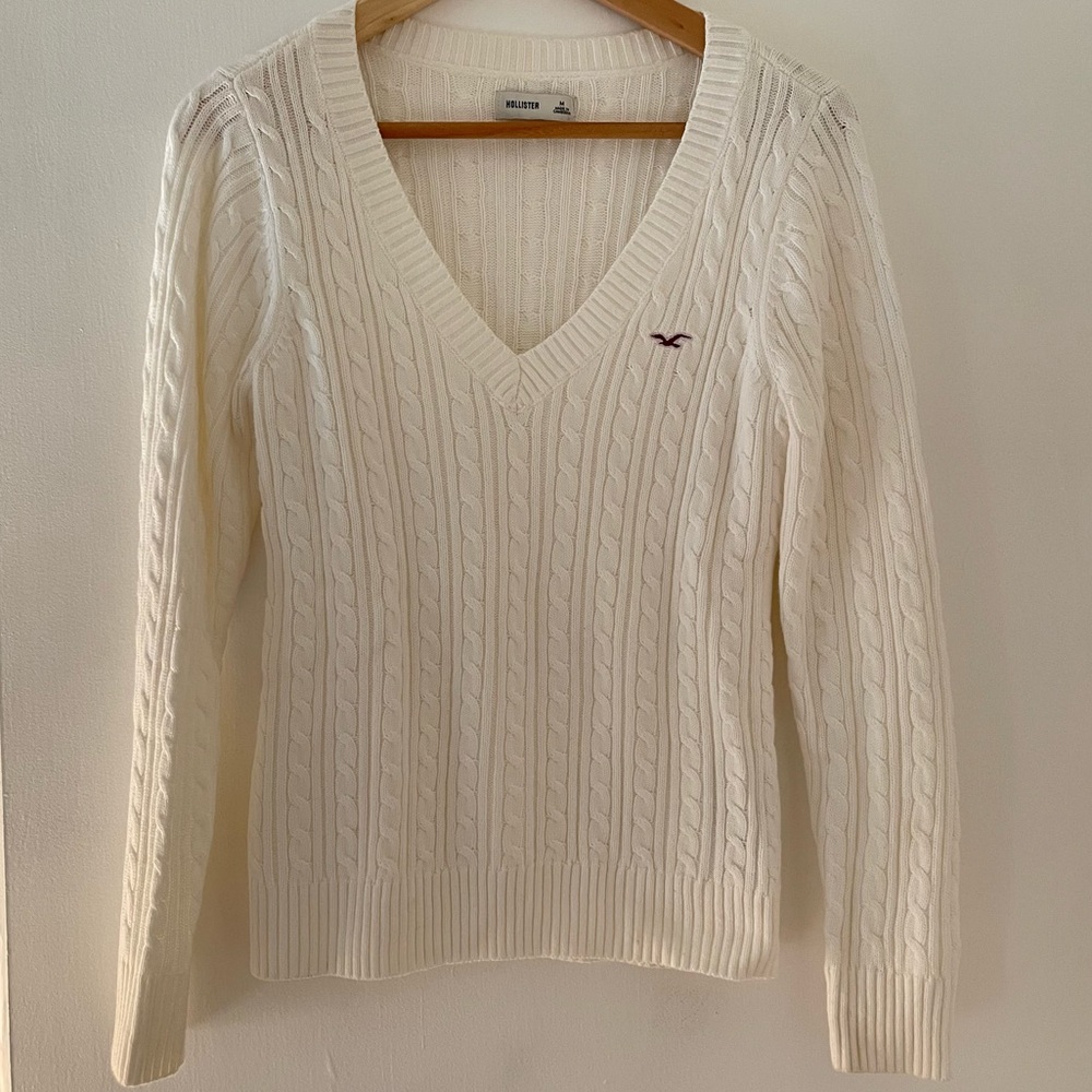 Hollister Women's V-Neck Cream Sweater Medium White